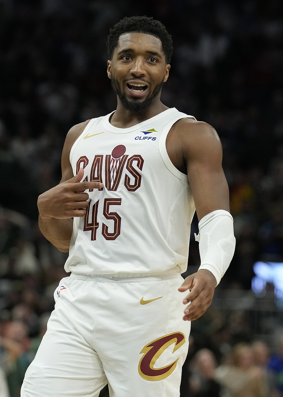 关于意大利杯倒计时，密尔沃基雄鹿赛前内部沟通，细节引发关注，震撼外界，球队文化再被提及的信息-英雄联盟